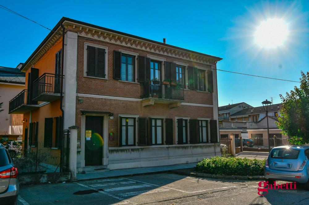 Villa indipendente plurilocale in vendita a grinzane cavour - Villa indipendente plurilocale in vendita a grinzane cavour