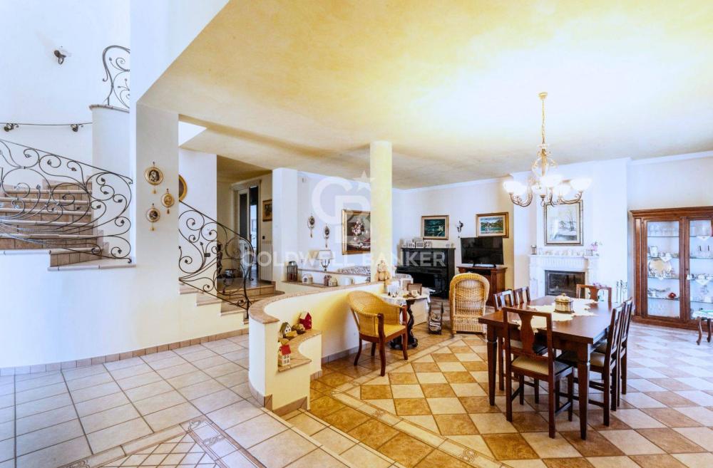 villa indipendente in vendita a Neviano