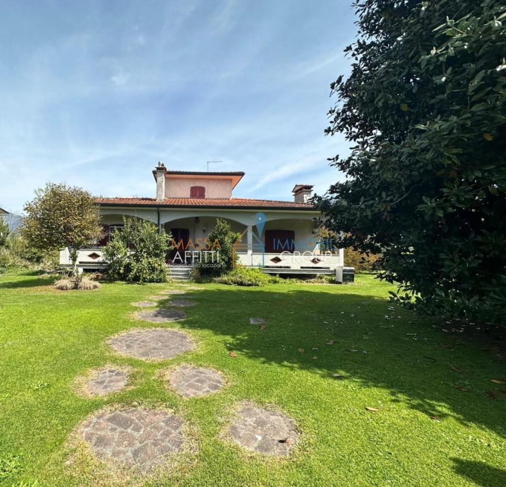 Villa indipendente plurilocale in vendita a montignoso - Villa indipendente plurilocale in vendita a montignoso