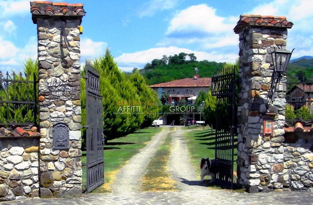 villa indipendente in vendita a Villafranca in Lunigiana