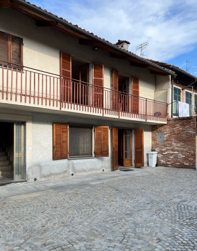 casa in vendita a Corneliano d'Alba