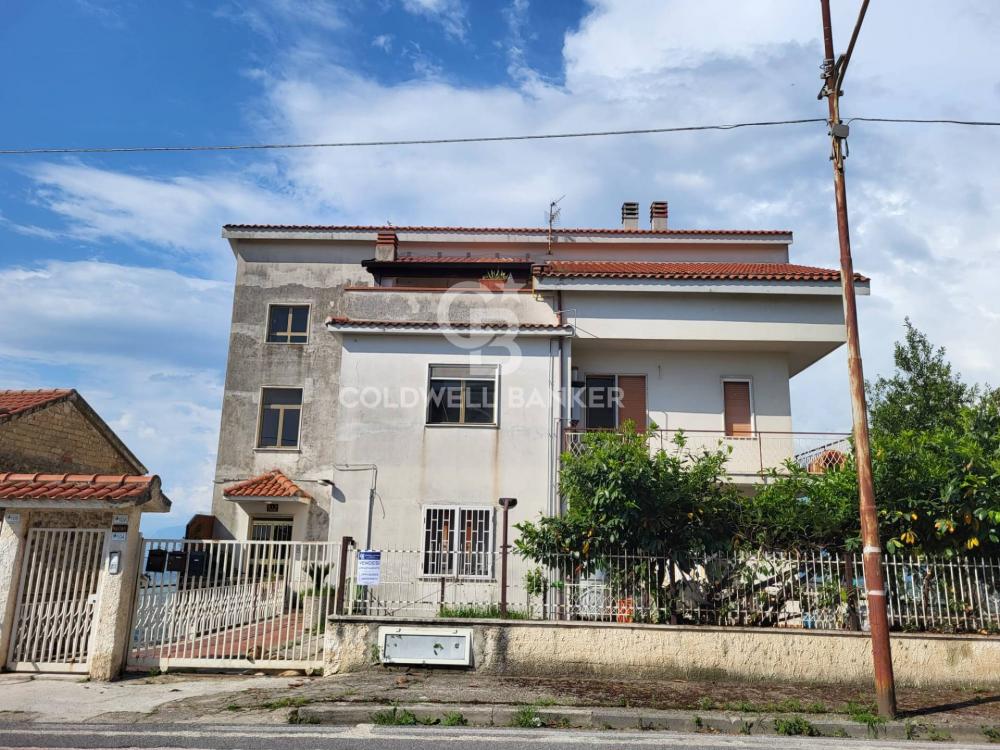 Appartamento quadrilocale in vendita a Ogliastro Cilento - Appartamento quadrilocale in vendita a Ogliastro Cilento