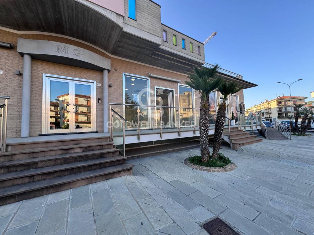 Spazio commerciale in affitto a Agropoli - Spazio commerciale in affitto a Agropoli
