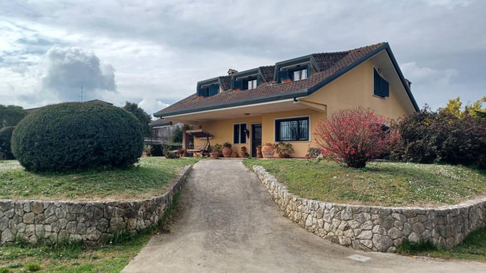 Villa plurilocale in vendita a Frosinone - Villa plurilocale in vendita a Frosinone