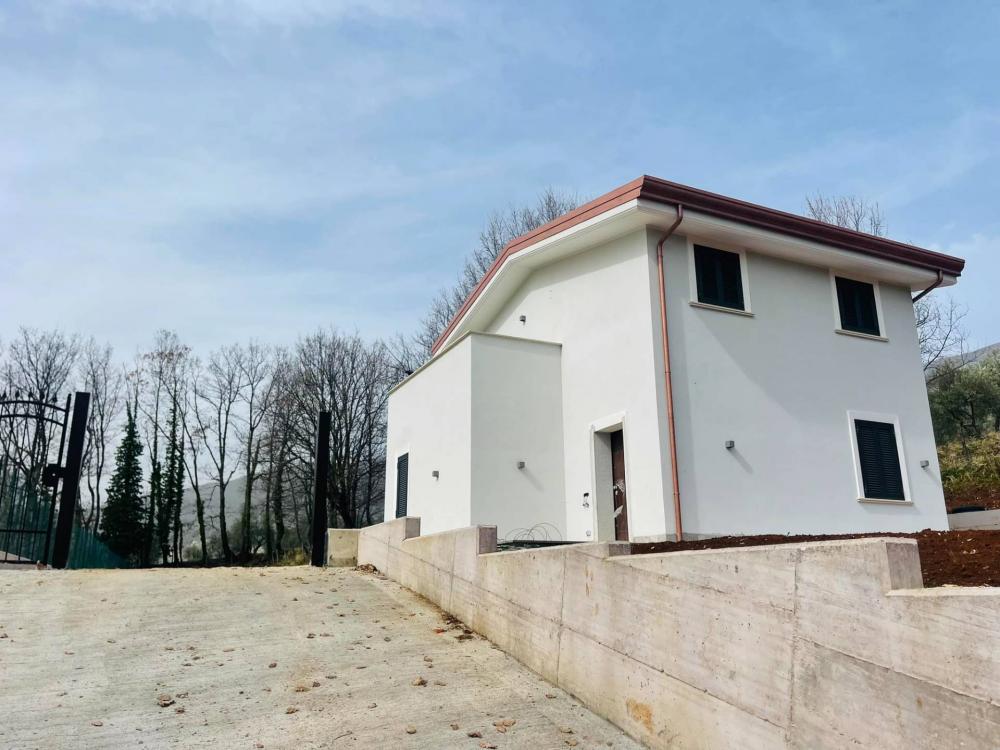 Villa trilocale in vendita a Vico nel Lazio - Villa trilocale in vendita a Vico nel Lazio