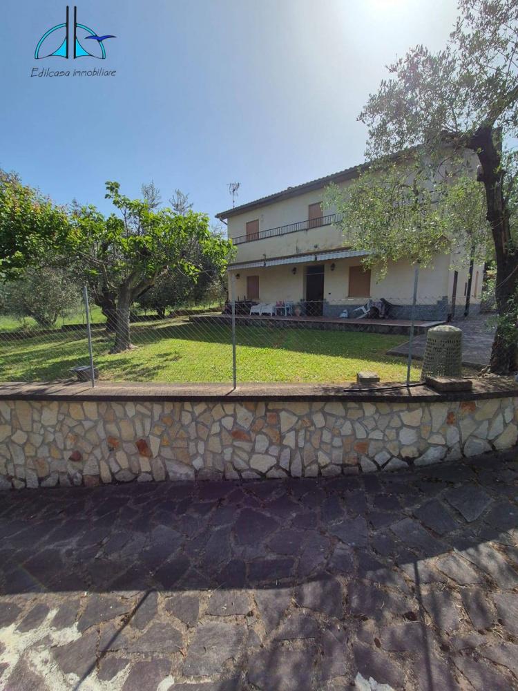 Villa indipendente plurilocale in vendita a Fara in Sabina - Villa indipendente plurilocale in vendita a Fara in Sabina