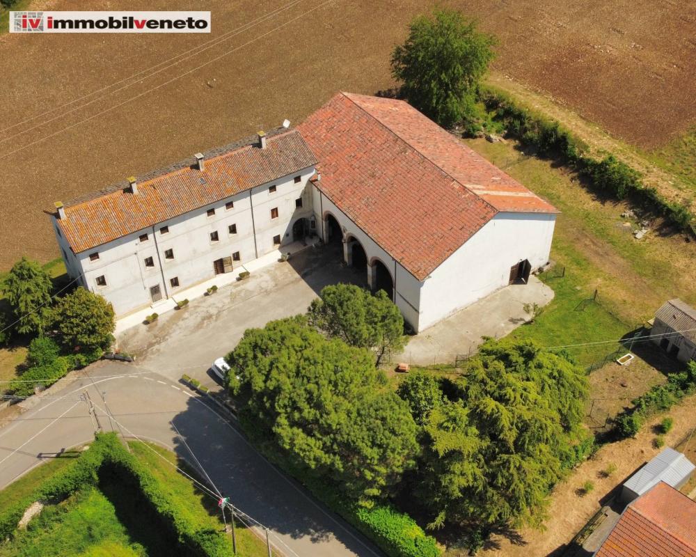 Villa indipendente plurilocale in vendita a Val Liona - Villa indipendente plurilocale in vendita a Val Liona