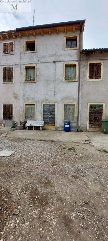 Casa plurilocale in vendita a Montecchia di Crosara - Casa plurilocale in vendita a Montecchia di Crosara