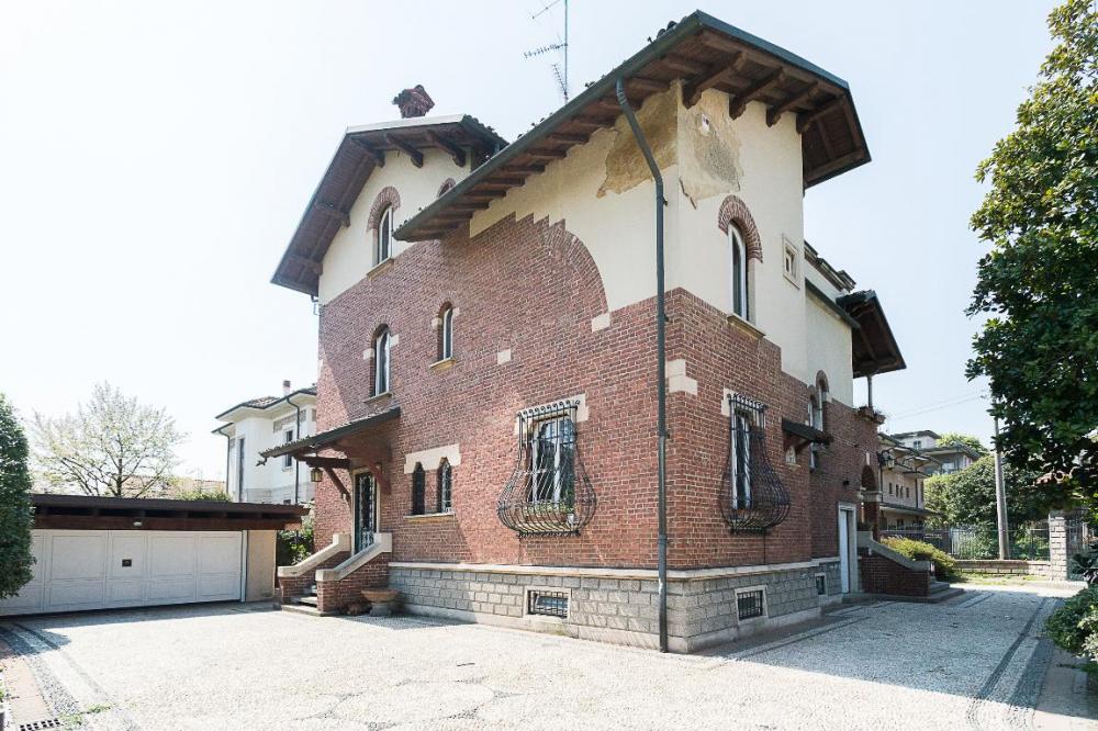 Villa indipendente plurilocale in vendita a Cesano Maderno - Villa indipendente plurilocale in vendita a Cesano Maderno