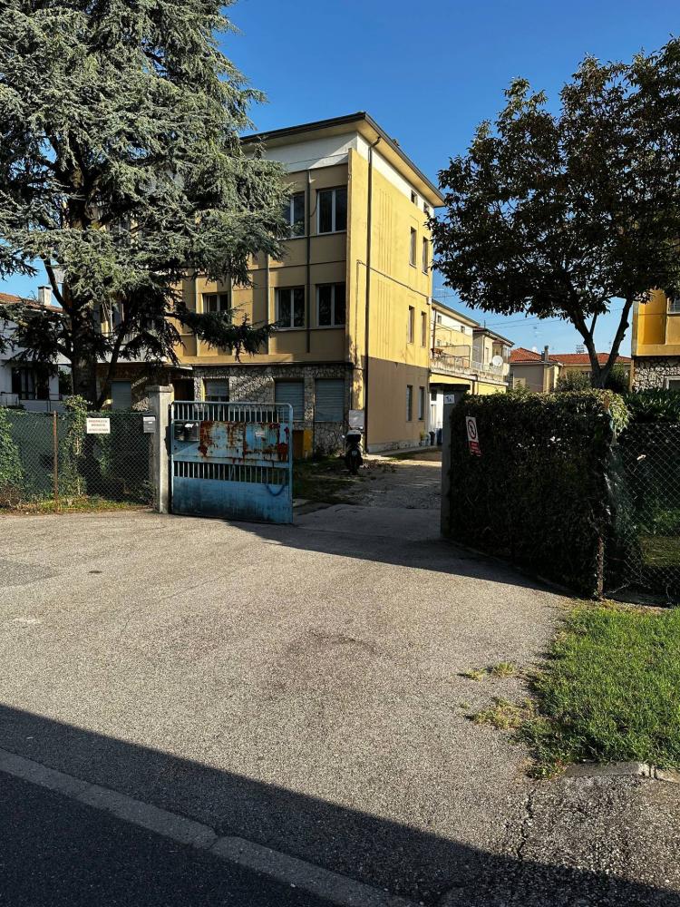 capannone industriale in affitto a Mantova