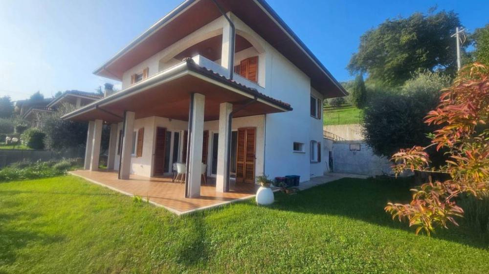 b329d9de2c9eade3f0121f3ca0854b52 - Villa plurilocale in vendita a