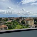 Appartamento quadrilocale in vendita a Erba