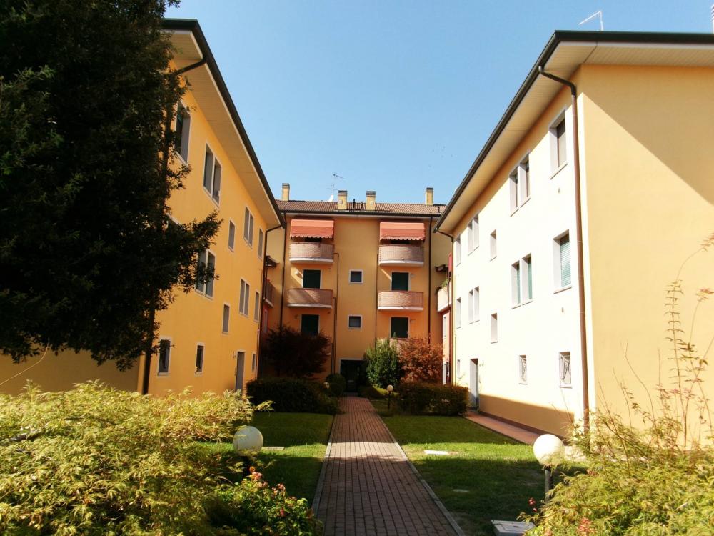 Appartamento plurilocale in vendita a Ferrara - Appartamento plurilocale in vendita a Ferrara