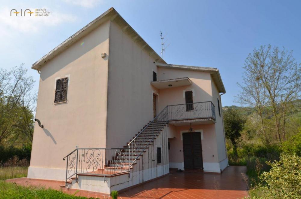 Casa plurilocale in vendita a Montefiore dell'Aso - Casa plurilocale in vendita a Montefiore dell'Aso