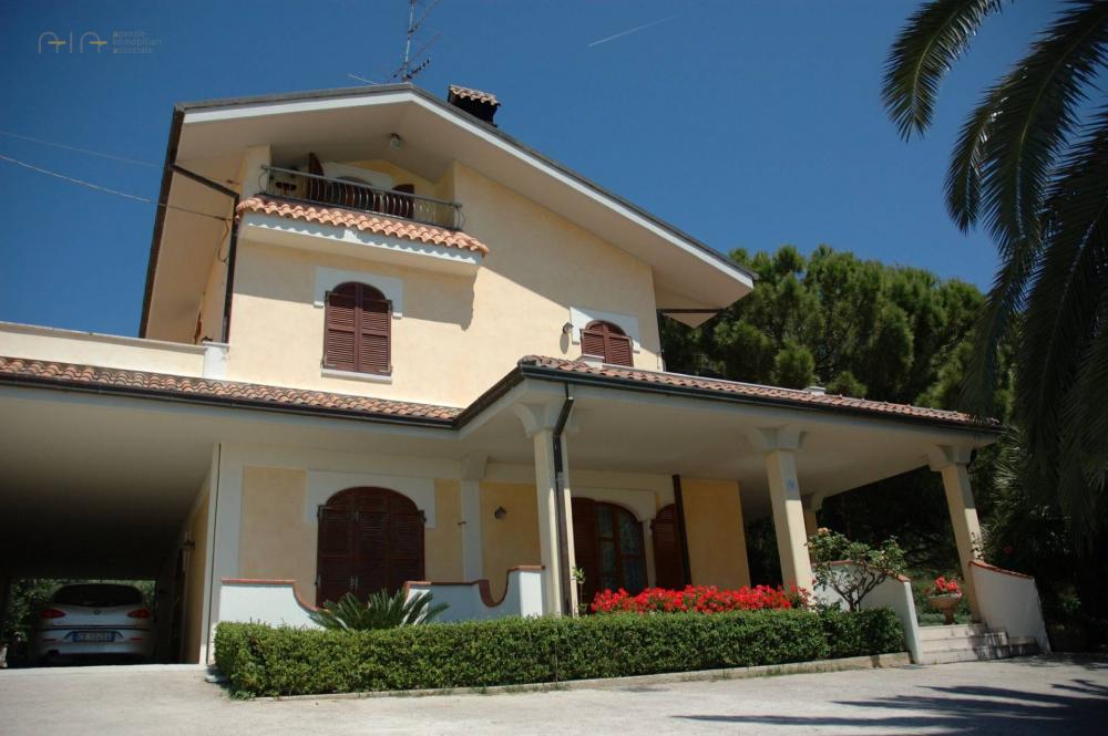 Villa indipendente plurilocale in vendita a San Benedetto del Tronto - Villa indipendente plurilocale in vendita a San Benedetto del Tronto