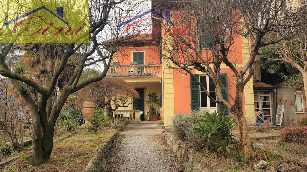 Villa indipendente plurilocale in vendita a Calolziocorte - Villa indipendente plurilocale in vendita a Calolziocorte