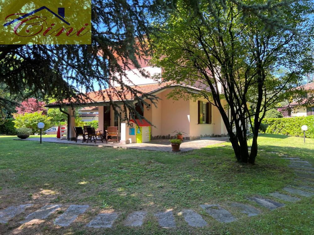 Villa indipendente plurilocale in vendita a Oggiono - Villa indipendente plurilocale in vendita a Oggiono