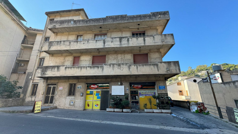 Stabile intero in vendita a modica - Stabile intero in vendita a modica