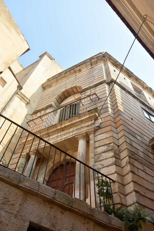 Stabile intero plurilocale in vendita a modica - Stabile intero plurilocale in vendita a modica