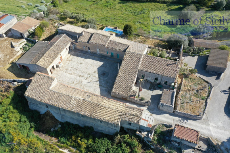 Villa plurilocale in vendita a noto - Villa plurilocale in vendita a noto