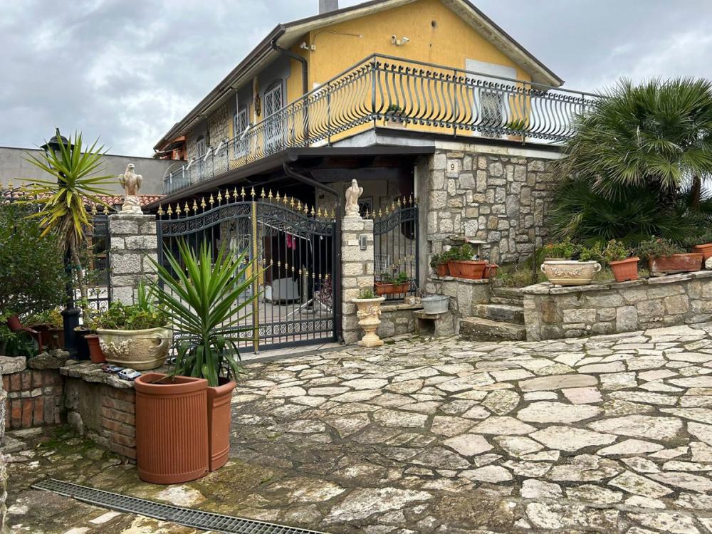 Villa indipendente plurilocale in vendita a pietrelcina - Villa indipendente plurilocale in vendita a pietrelcina