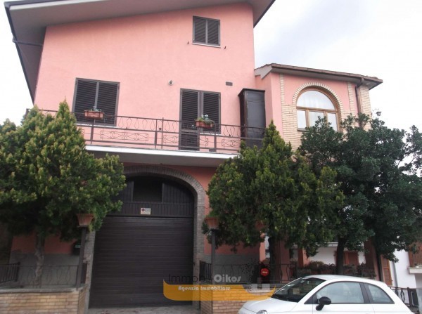Esterno - Appartamento quadrilocale in vendita a Montorio al Vomano