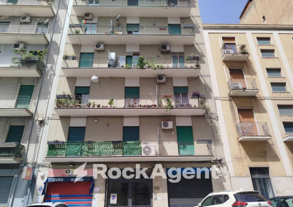 1c62e9cbab7c4def1d103ee5a5882521 - Appartamento trilocale in affitto a Catania