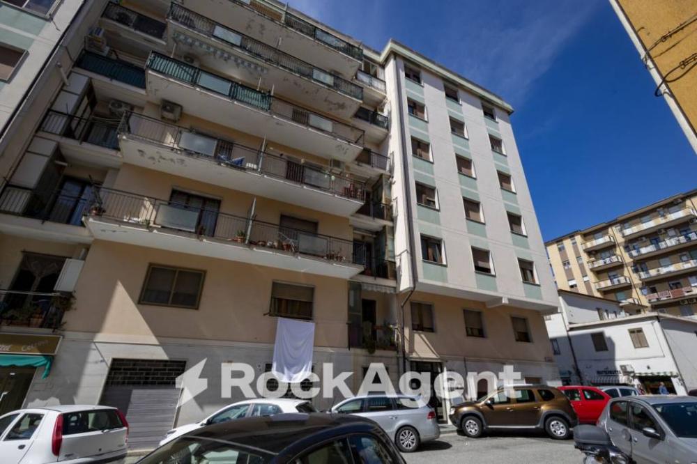 6a3bf2dd3abc0d89e1fac973047aeb67 - Appartamento quadrilocale in vendita a Catanzaro