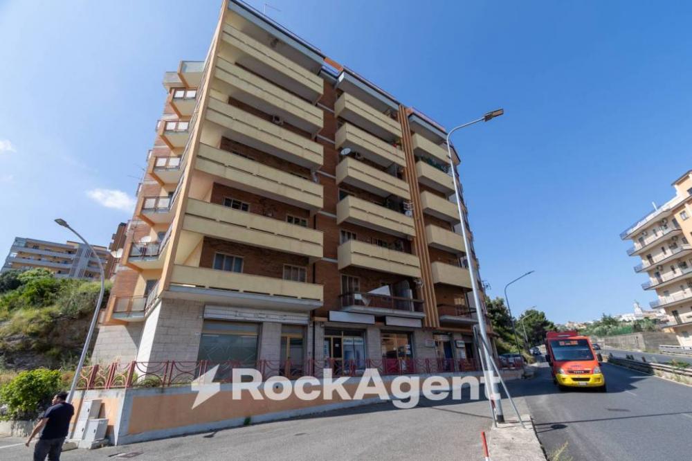 b488de60a95b9853417645ad8c30ec15 - Appartamento quadrilocale in vendita a Catanzaro