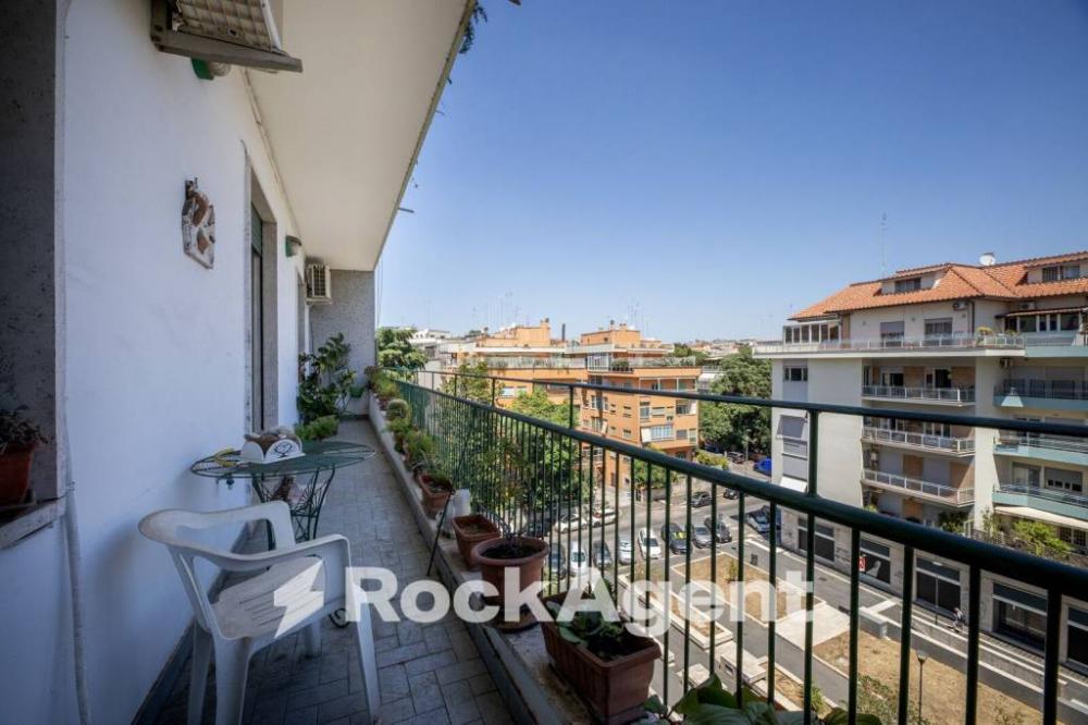 157df49b6502863f404d51570094e682 - Appartamento quadrilocale in vendita a Roma