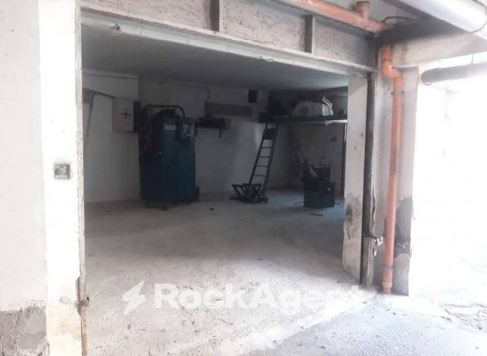 32fba2bf5232be411acb98ea3caa2d24 - Garage in vendita a Scafati