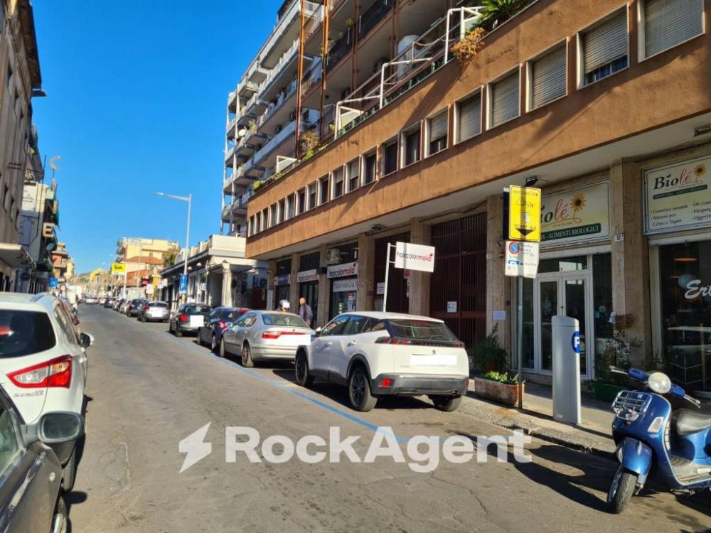 9e4d3fb5ba246d993d7a36cc6fe0ffd7 - Negozio monolocale in vendita a Catania