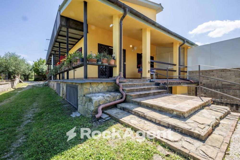 villa in vendita a Anguillara Sabazia