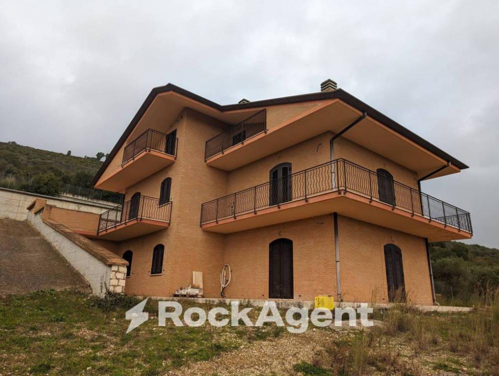 6d0e6969f5392431b521db3dfde340e7 - Villa quadrilocale in vendita a Priverno