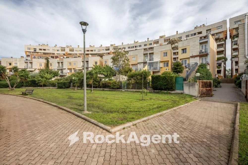 76e8774f17402d8cde19a0780ea926f8 - Villaschiera quadrilocale in vendita a Roma