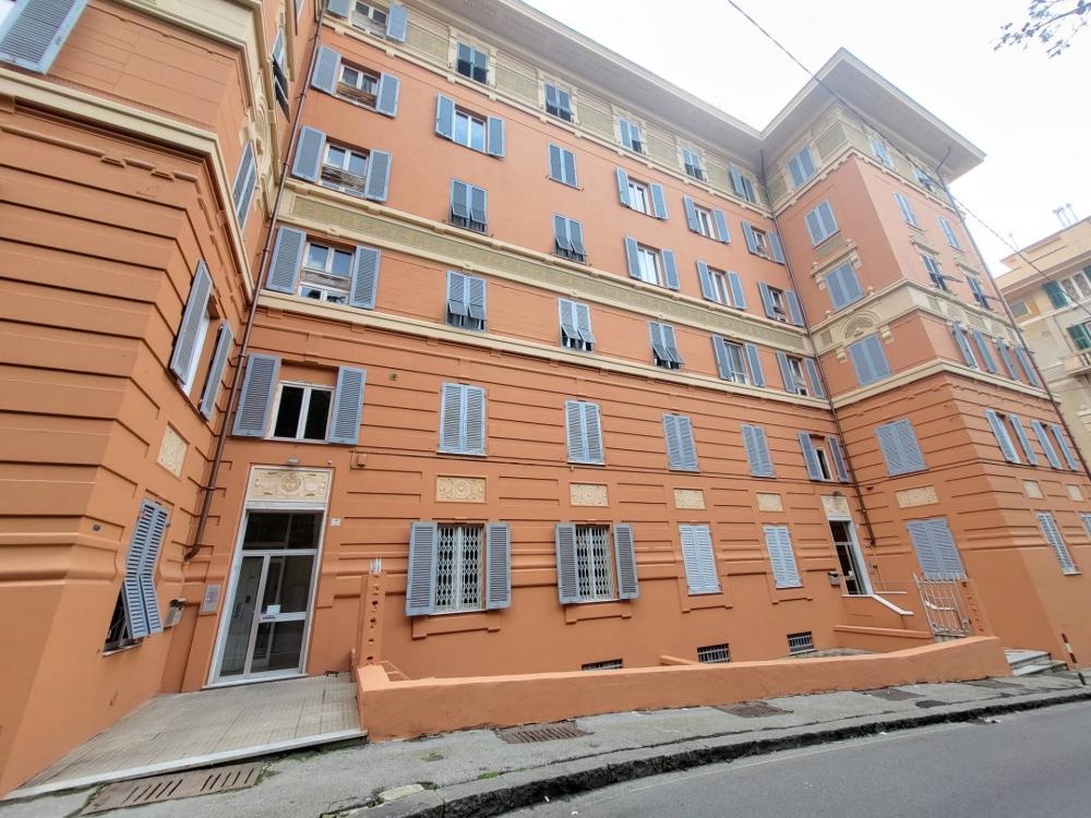 Appartamento trilocale in vendita a Genova - Appartamento trilocale in vendita a Genova