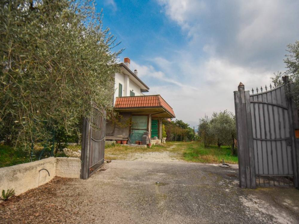Villa indipendente plurilocale in vendita a Scandriglia - Villa indipendente plurilocale in vendita a Scandriglia