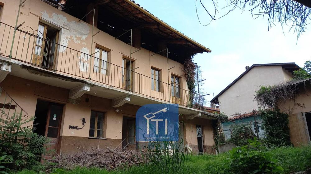 Casa plurilocale in vendita a Castellamonte - Casa plurilocale in vendita a Castellamonte