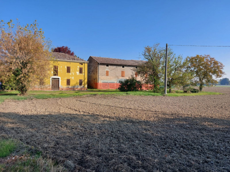 Rustico / casale plurilocale in vendita a - Rustico / casale plurilocale in vendita a