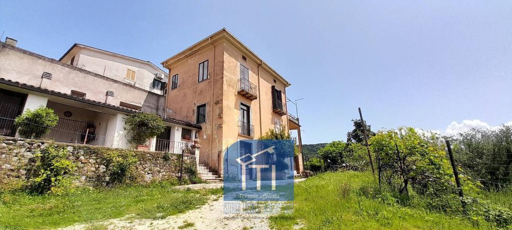 Villa indipendente plurilocale in vendita a Cervaro - Villa indipendente plurilocale in vendita a Cervaro