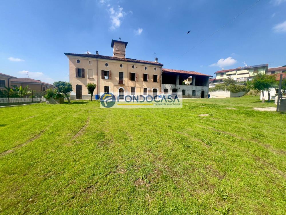 Villa plurilocale in vendita a Castiglione delle Stiviere - Villa plurilocale in vendita a Castiglione delle Stiviere