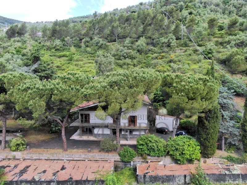 villa indipendente in vendita a Isolabona