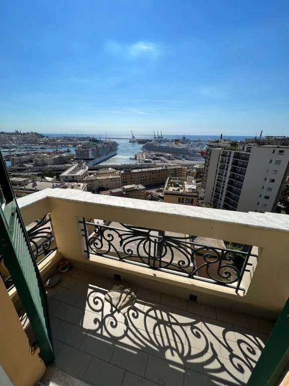 Appartamento trilocale in affitto a Genova - Appartamento trilocale in affitto a Genova