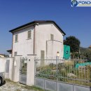Villa indipendente plurilocale in vendita a Ortonovo