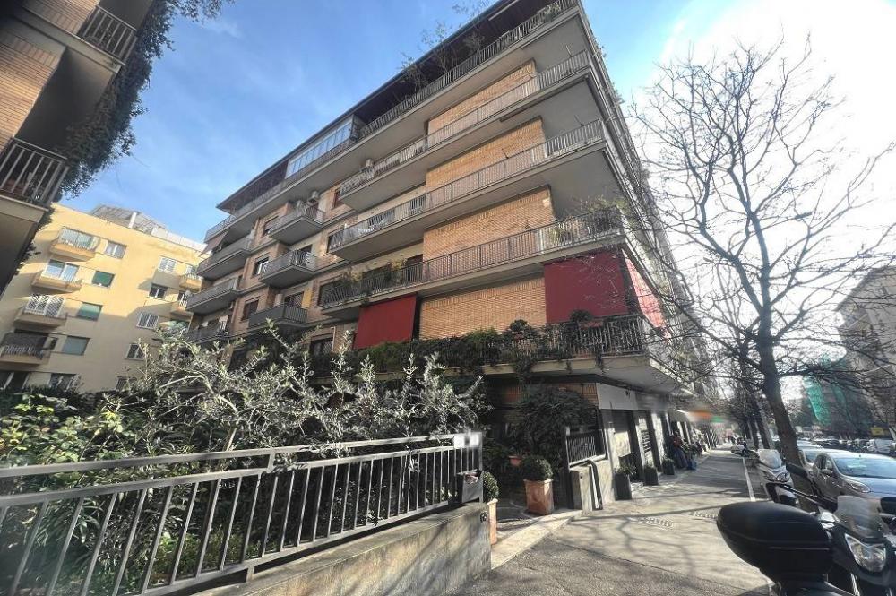 13148819daaf77fcef1097667aff9760 - Appartamento trilocale in vendita a Roma