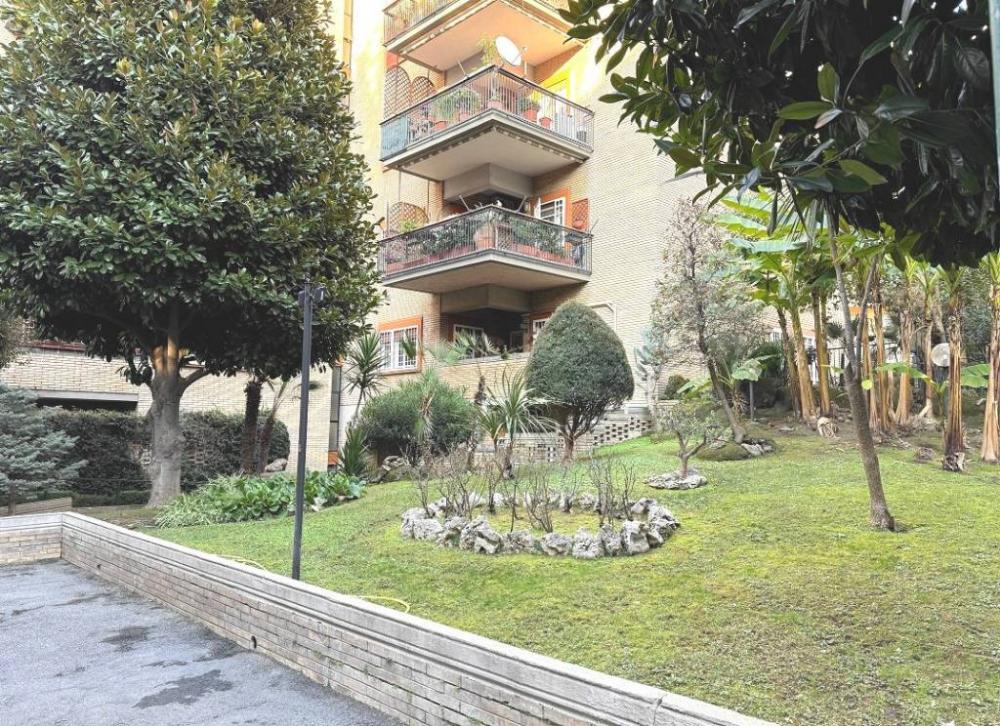 bca6fa6bc67ea5d02c1e61925d32855a - Appartamento quadrilocale in vendita a Roma