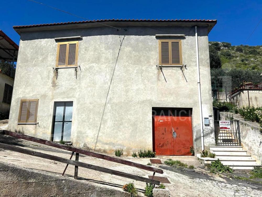 Villa indipendente plurilocale in vendita a terracina - Villa indipendente plurilocale in vendita a terracina