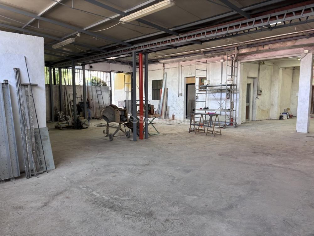 Stabile intero plurilocale in affitto a scandicci - Stabile intero plurilocale in affitto a scandicci