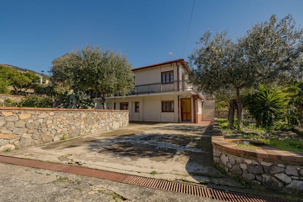 Villa indipendente plurilocale in vendita a Borgio Verezzi - Villa indipendente plurilocale in vendita a Borgio Verezzi