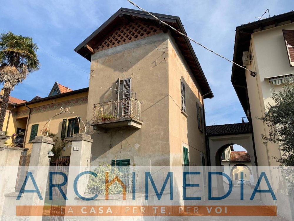 Rustico / casale quadrilocale in vendita a Malnate - Rustico / casale quadrilocale in vendita a Malnate